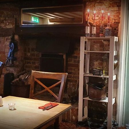 ウィンチェスター The Coach And Horses Bed & Breakfast エクステリア 写真