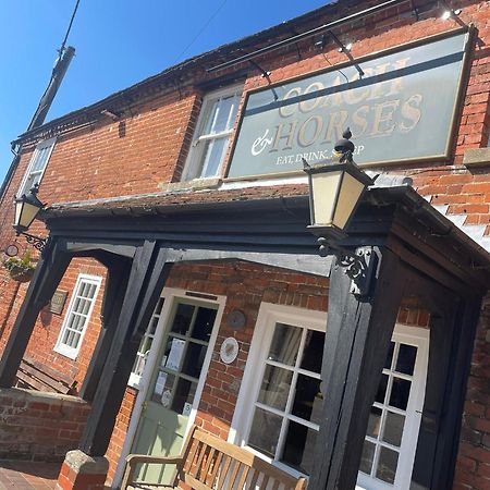 ウィンチェスター The Coach And Horses Bed & Breakfast エクステリア 写真