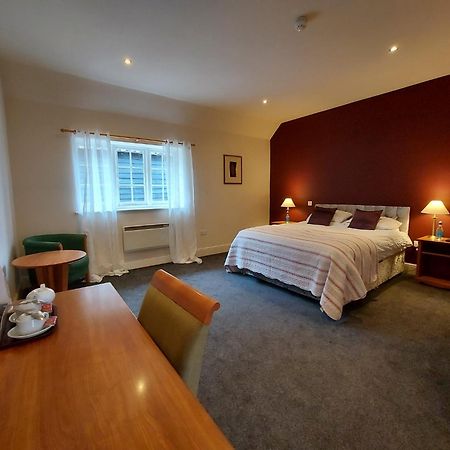 ウィンチェスター The Coach And Horses Bed & Breakfast エクステリア 写真