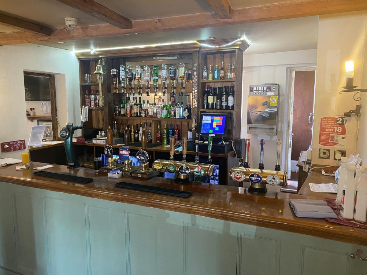 ウィンチェスター The Coach And Horses Bed & Breakfast エクステリア 写真