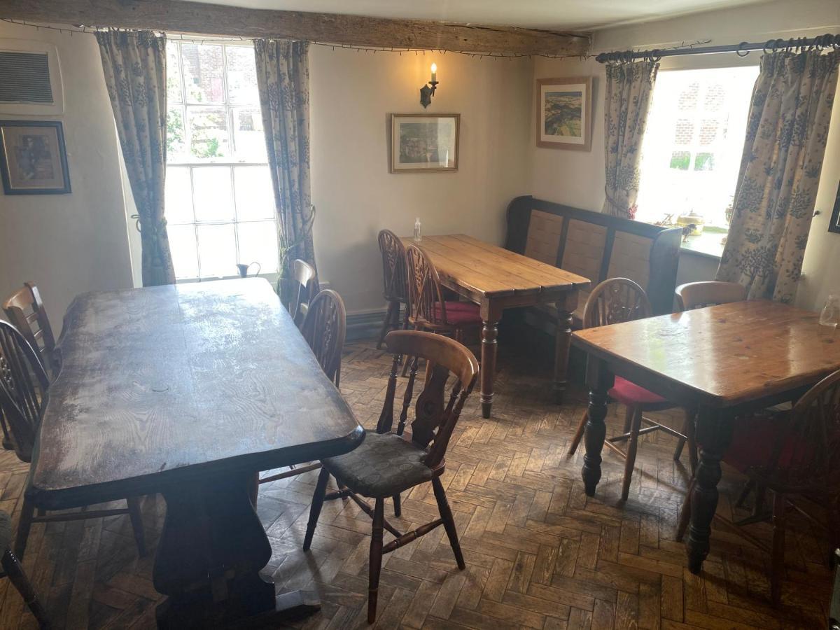 ウィンチェスター The Coach And Horses Bed & Breakfast エクステリア 写真