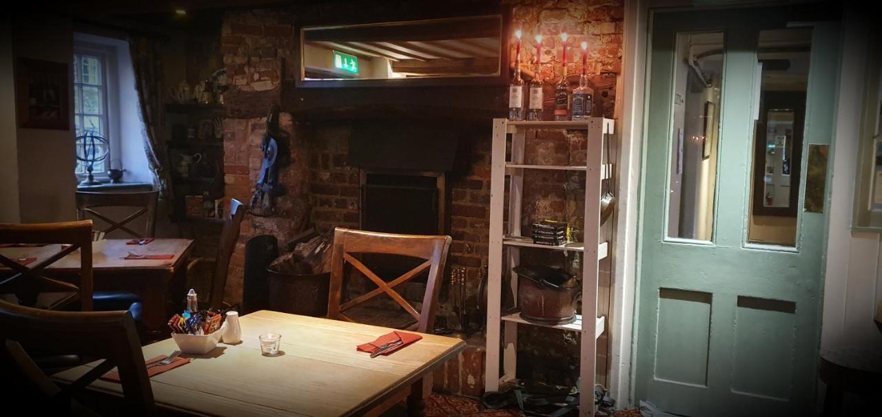 ウィンチェスター The Coach And Horses Bed & Breakfast エクステリア 写真