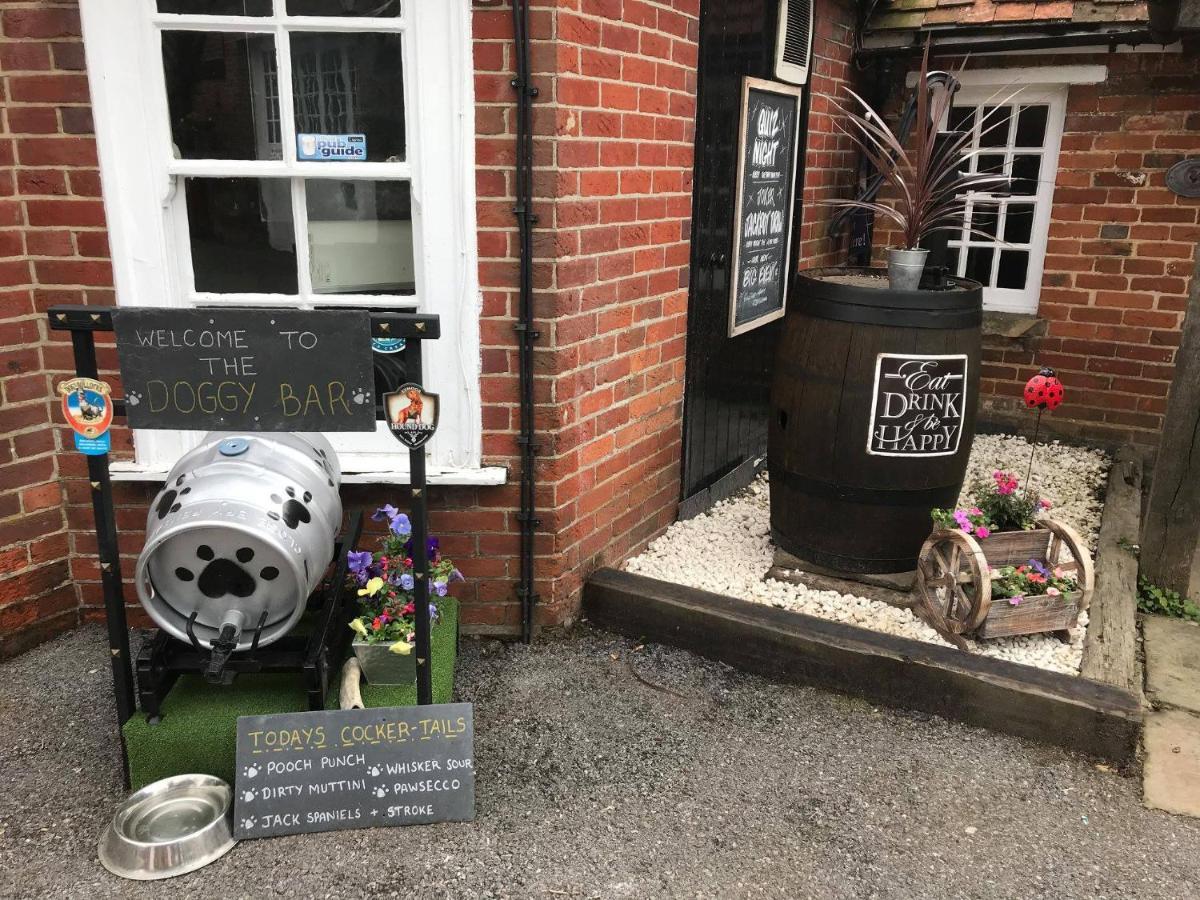 ウィンチェスター The Coach And Horses Bed & Breakfast エクステリア 写真