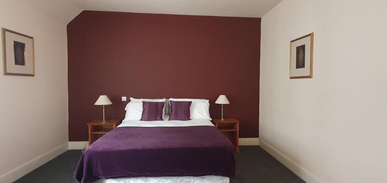 ウィンチェスター The Coach And Horses Bed & Breakfast エクステリア 写真