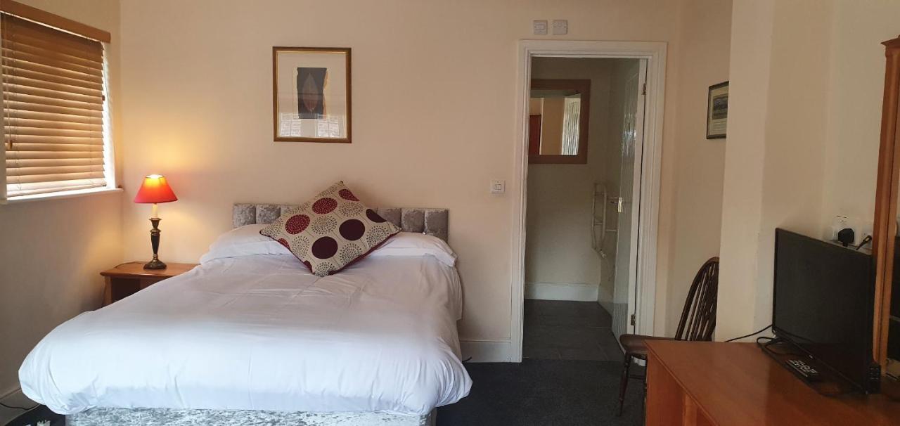 ウィンチェスター The Coach And Horses Bed & Breakfast エクステリア 写真