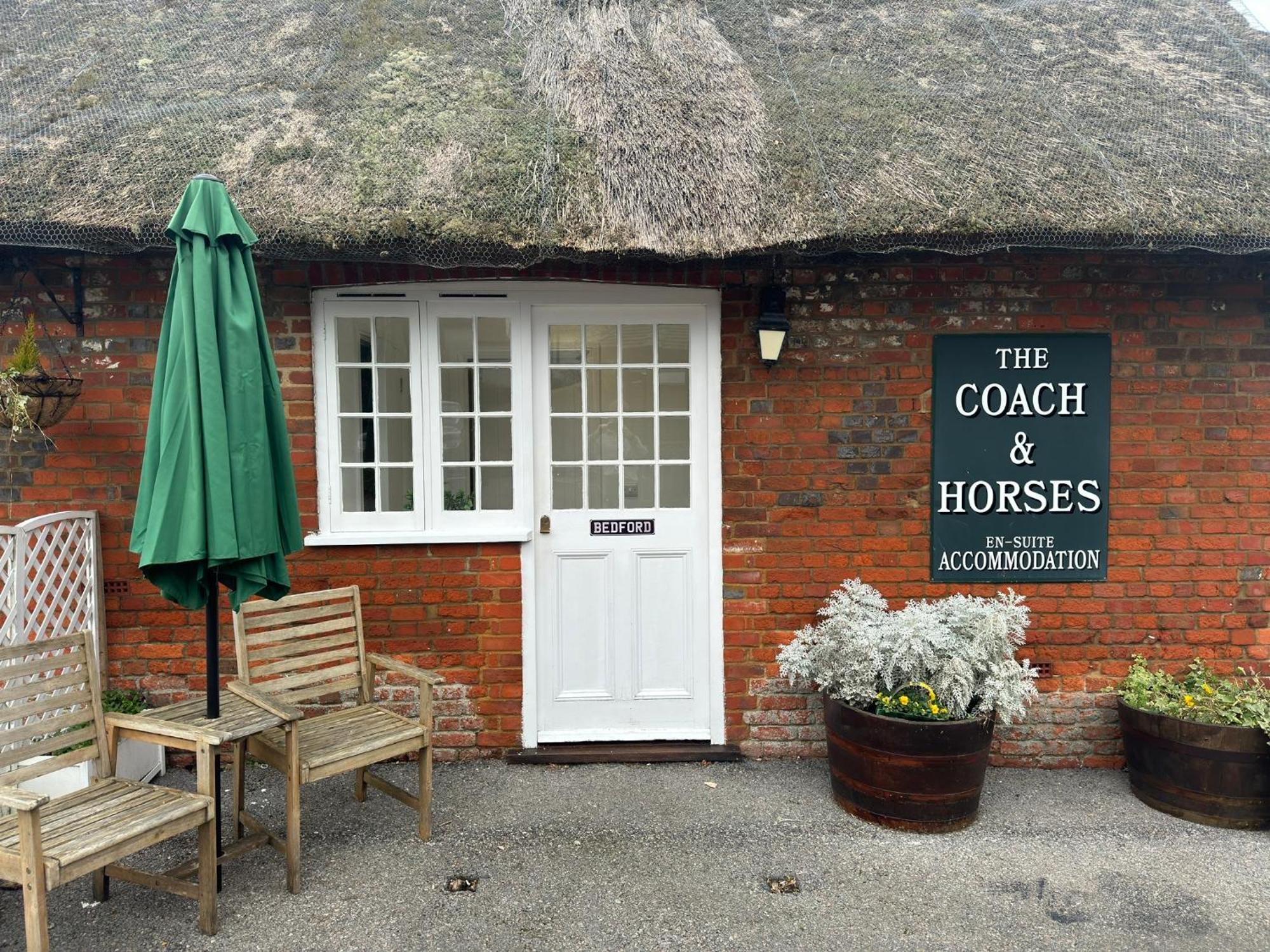 ウィンチェスター The Coach And Horses Bed & Breakfast エクステリア 写真